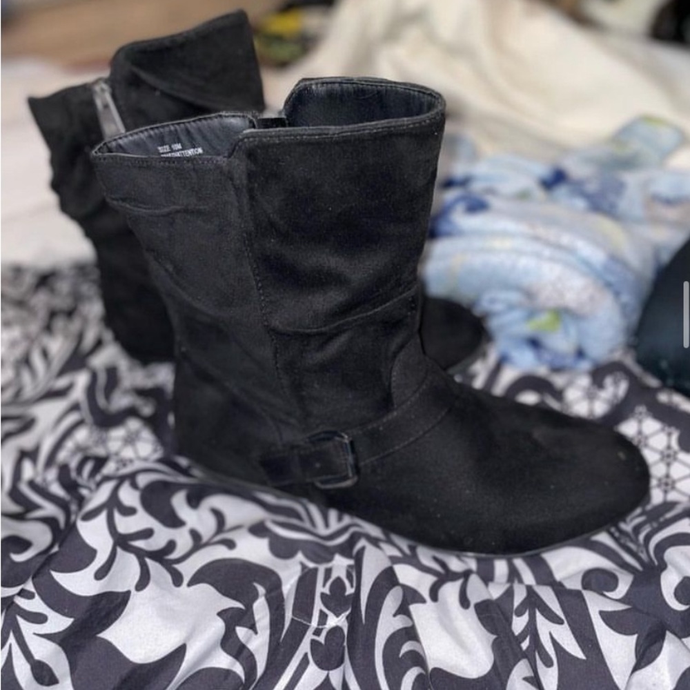 I.D. Required boots Size 10m